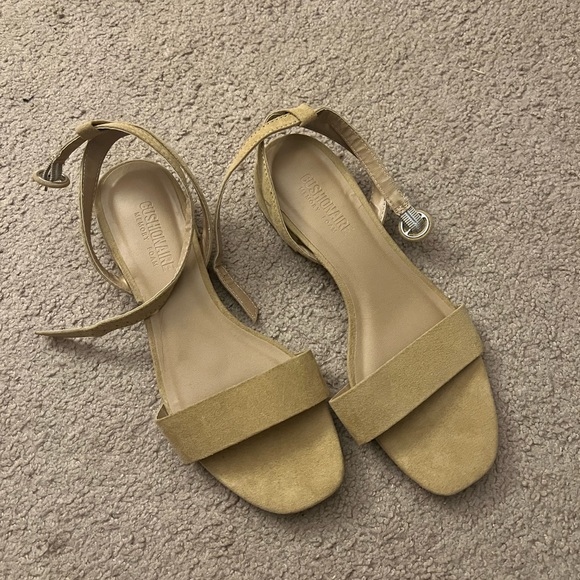 Cushionaire Shoes - Tan Short Heels